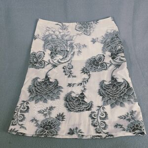 White House Black Market White and Gray Floral A-Line Skirt Size 0